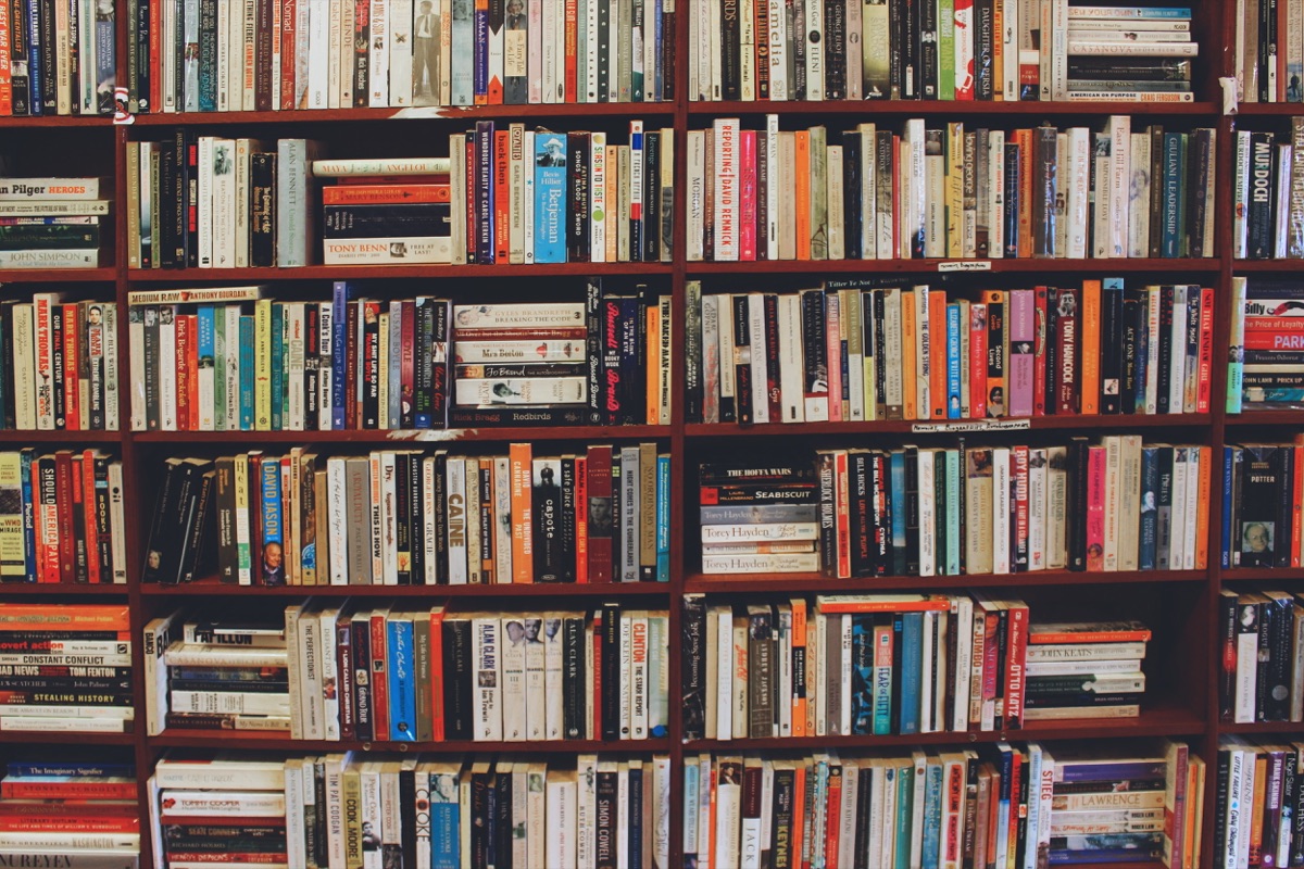 Anthropic pays $1.5 billion for destroyed books: when AI learns by stealing