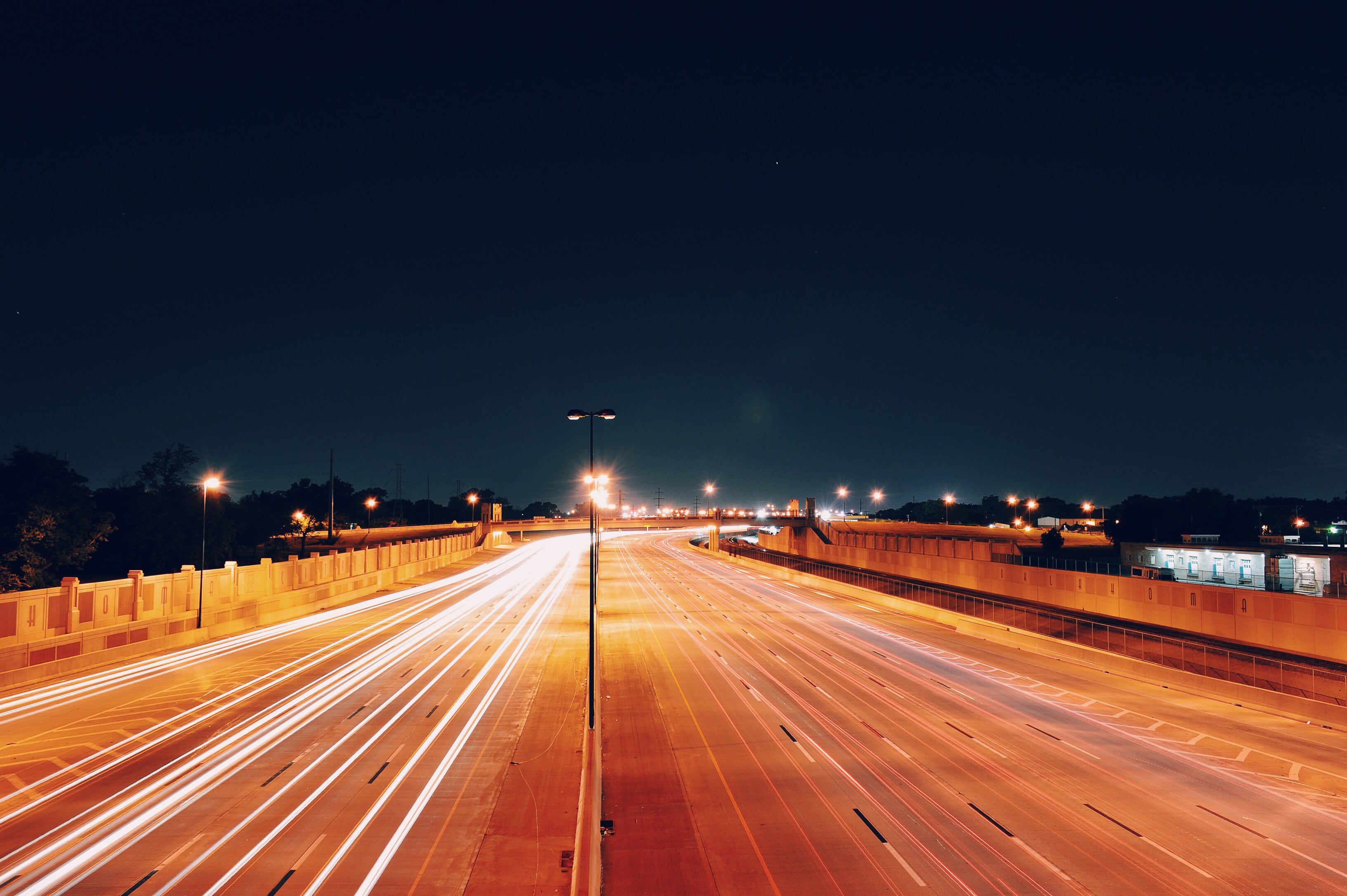 Il robotaxi senza volante che apre al pubblico ad Austin. Cosa significa per il futuro dell’AI