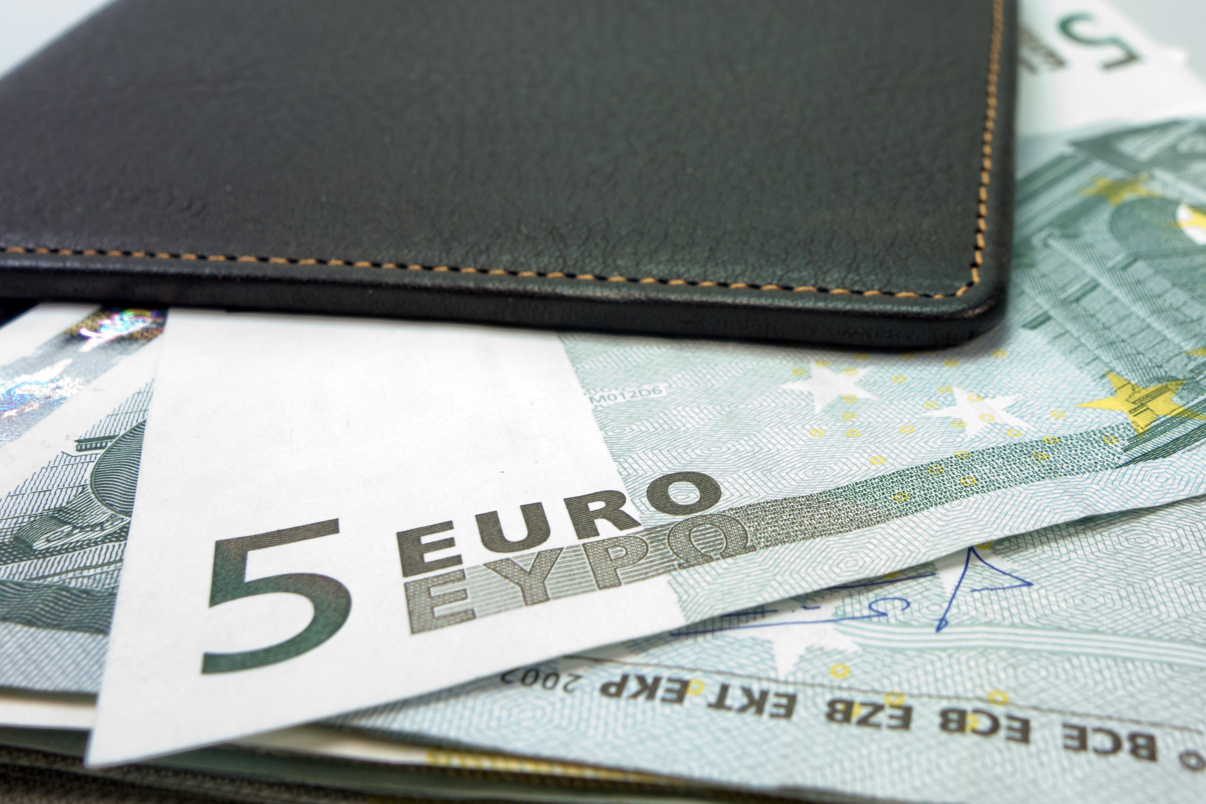 Il vero costo dell'intelligenza artificiale: non 9 euro, ma potenzialmente migliaia
