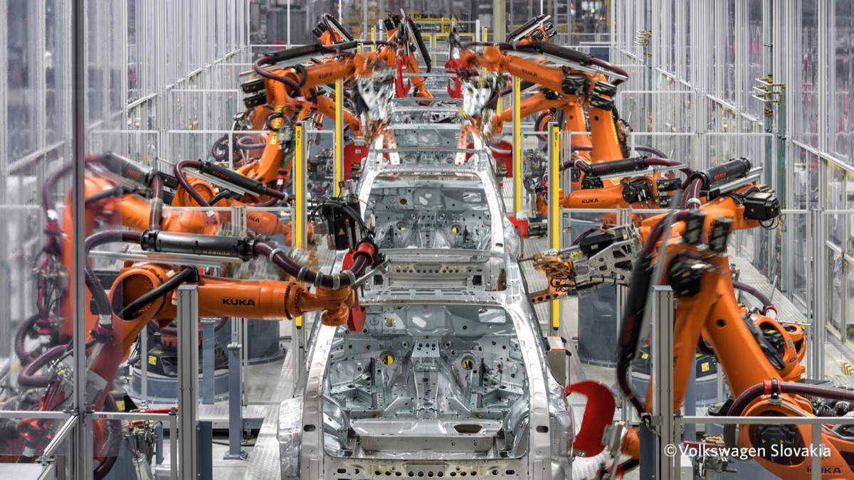 Robots and Artificial Intelligence: The Silent Revolution Reshaping the Global Economy