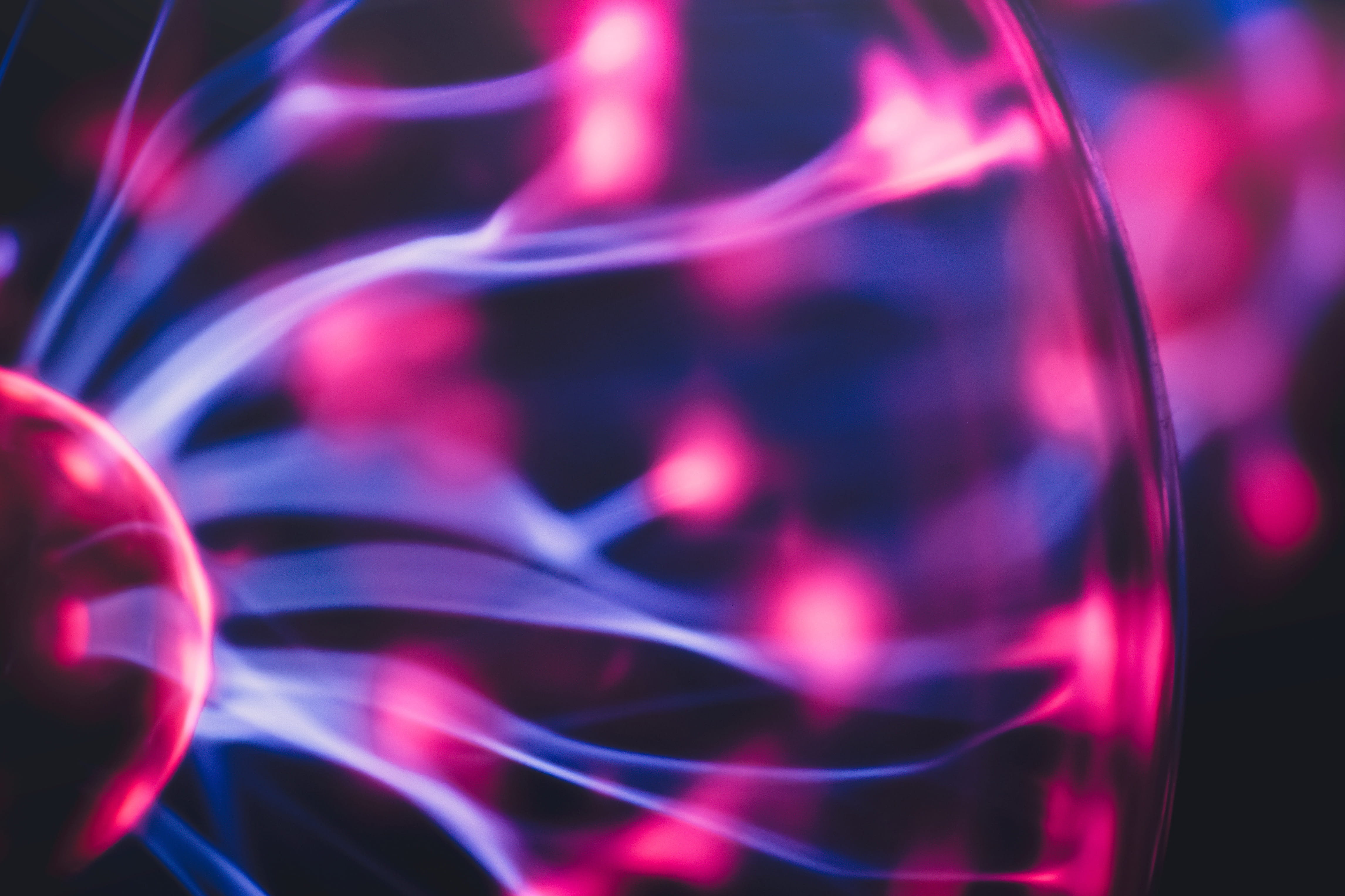 Nucleare e batterie: due round da un miliardo nella stessa settimana raccontano la fame di energia dell'AI