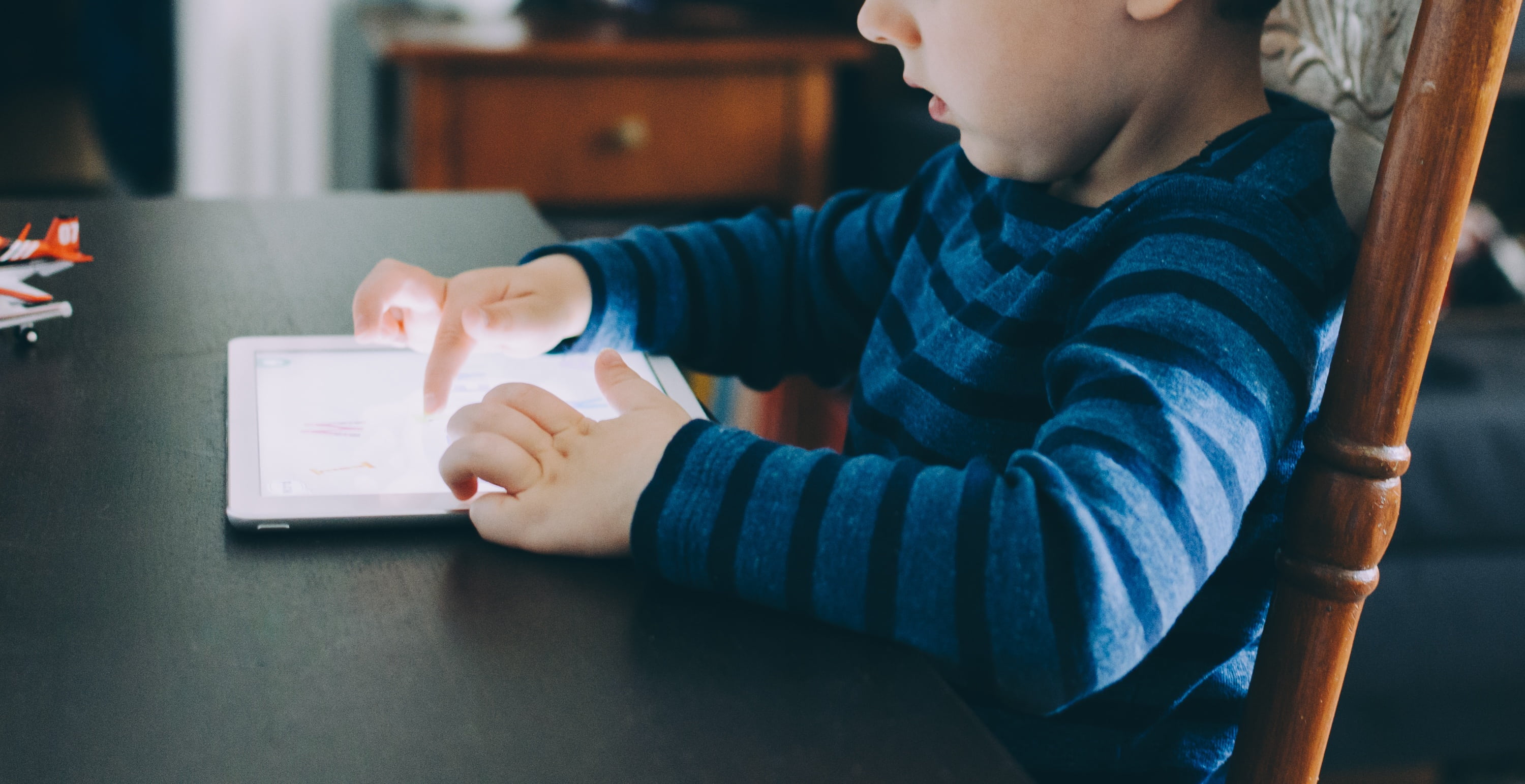 I "nativi digitali" non esistono: perché i nostri ragazzi sono più vulnerabili di quanto pensiamo