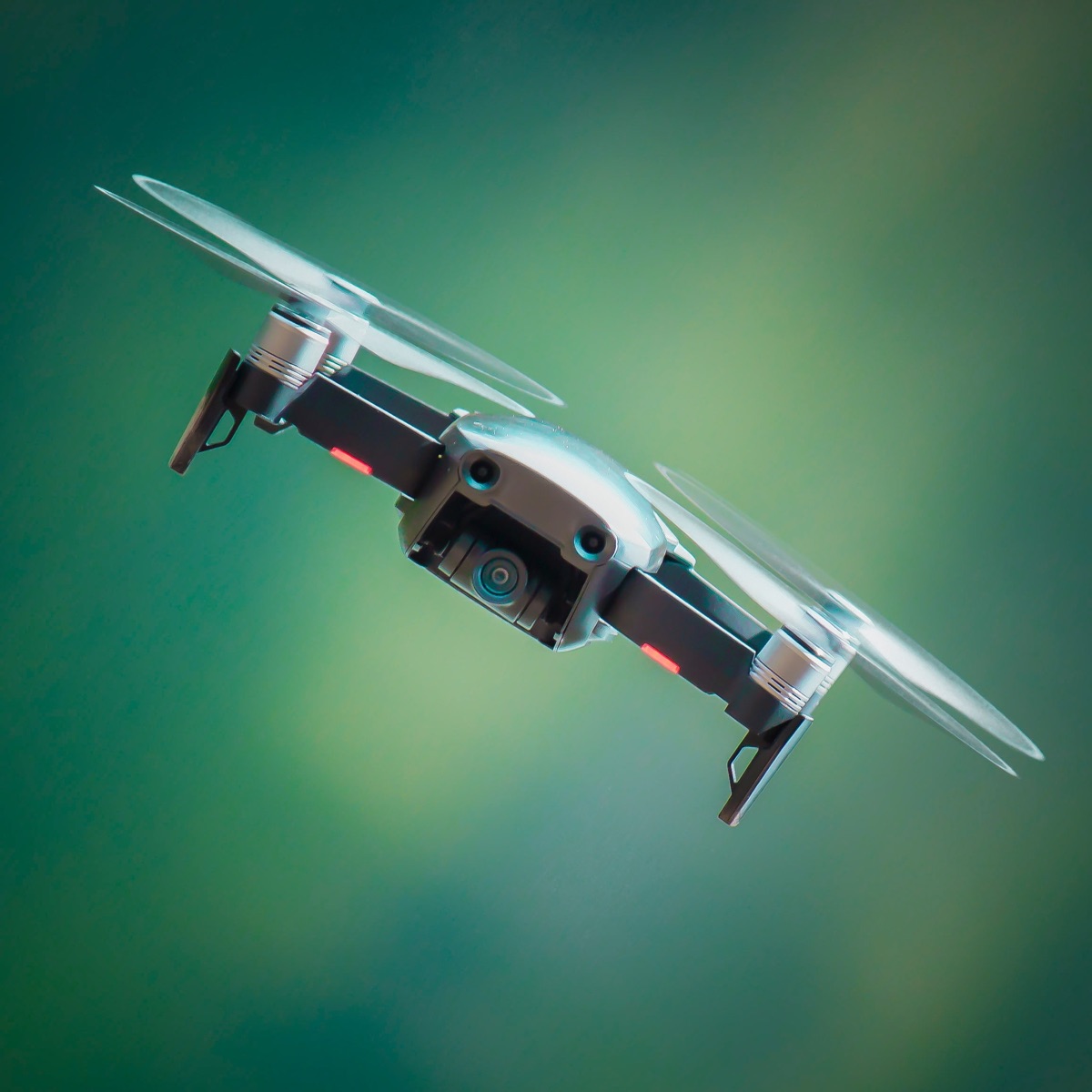 Vola, si immerge e riemerge in pochi secondi: quattro studenti costruiscono il drone del futuro